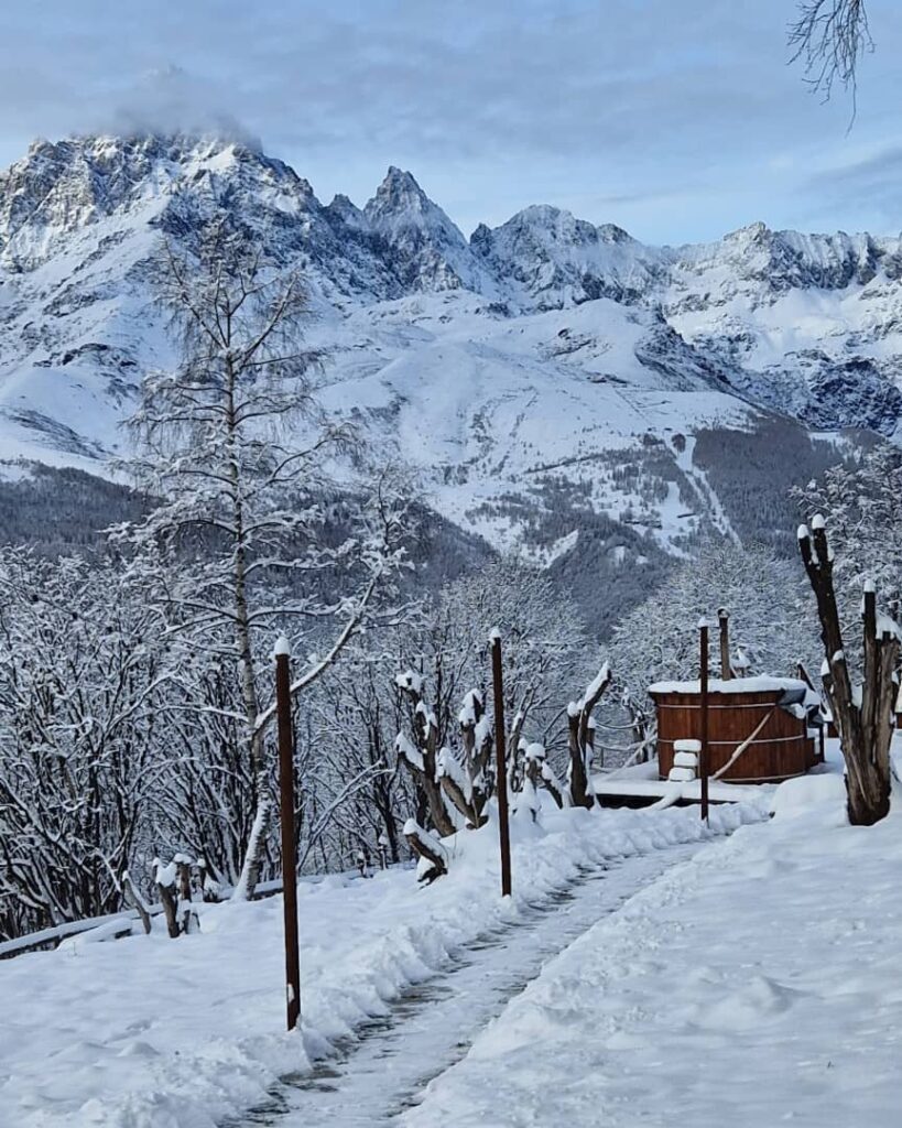 Paesaggio montano invernale a Monviso Relax